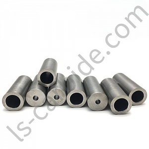 High-pressure resistant tungsten carbide nozzles